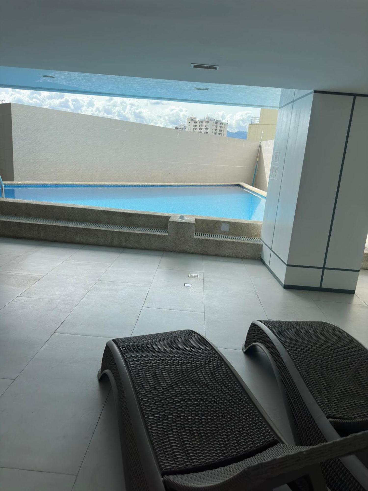 Modern & Comfy Studio - Steps From Ayala Mall, Cebu City Ngoại thất bức ảnh