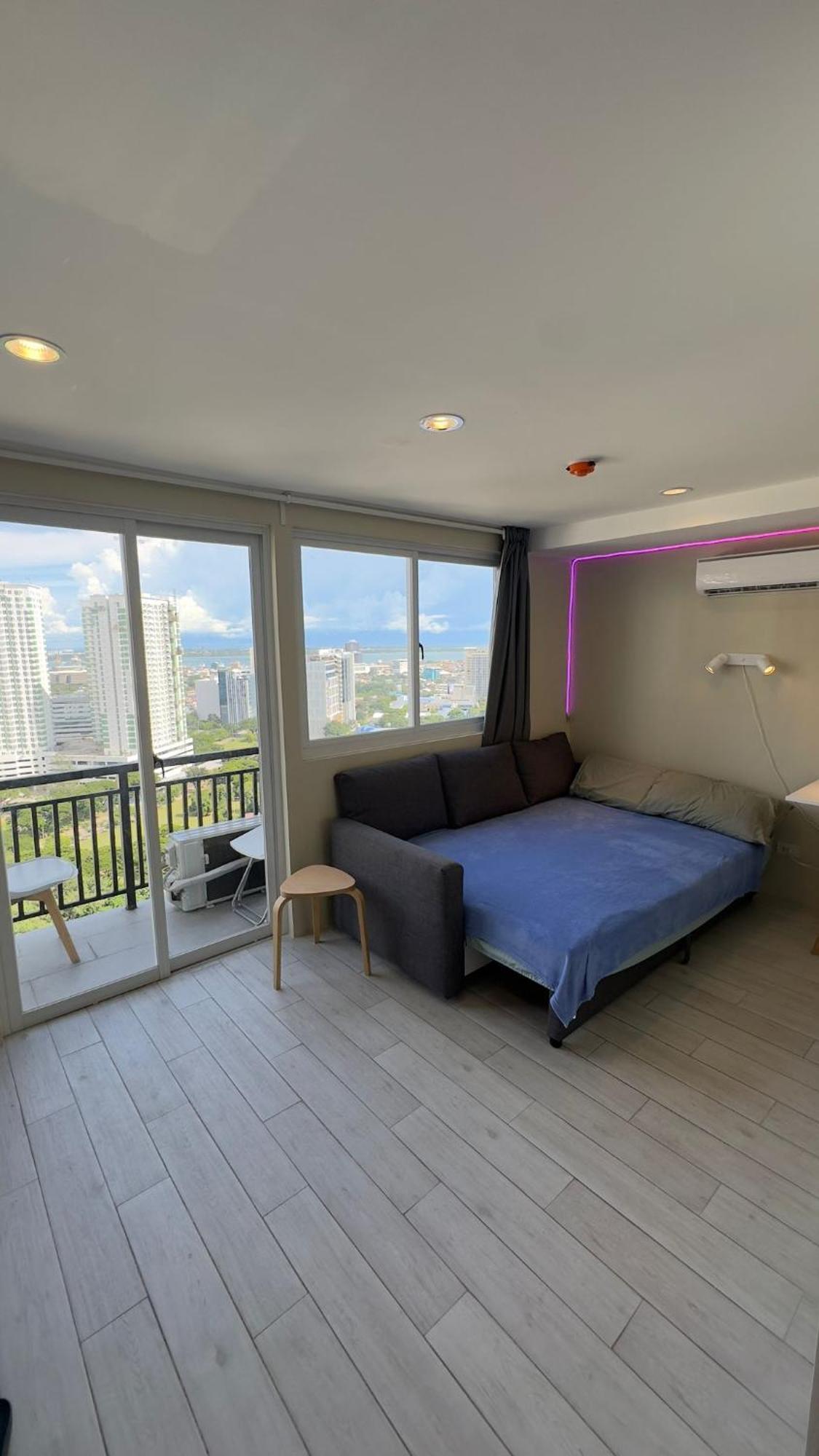 Modern & Comfy Studio - Steps From Ayala Mall, Cebu City Ngoại thất bức ảnh