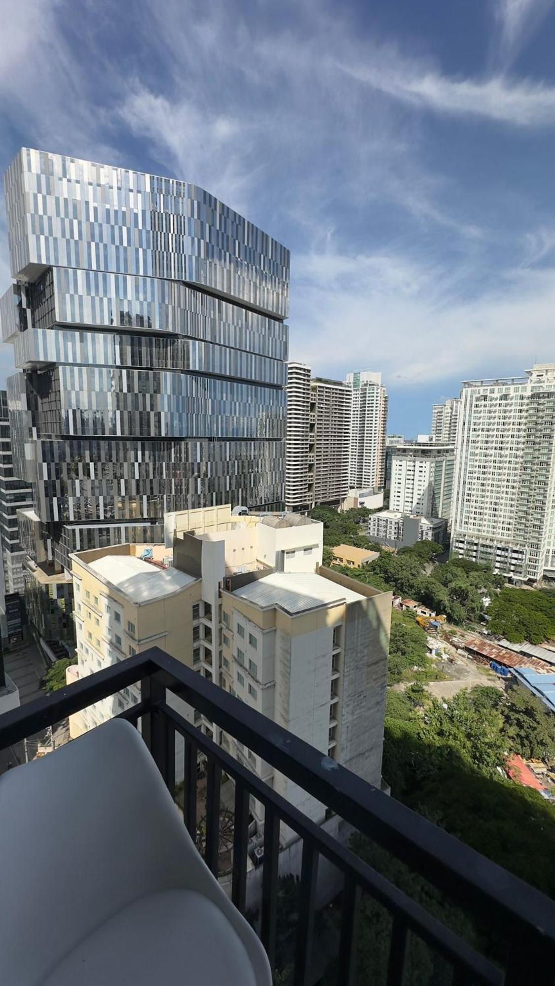 Modern & Comfy Studio - Steps From Ayala Mall, Cebu City Ngoại thất bức ảnh