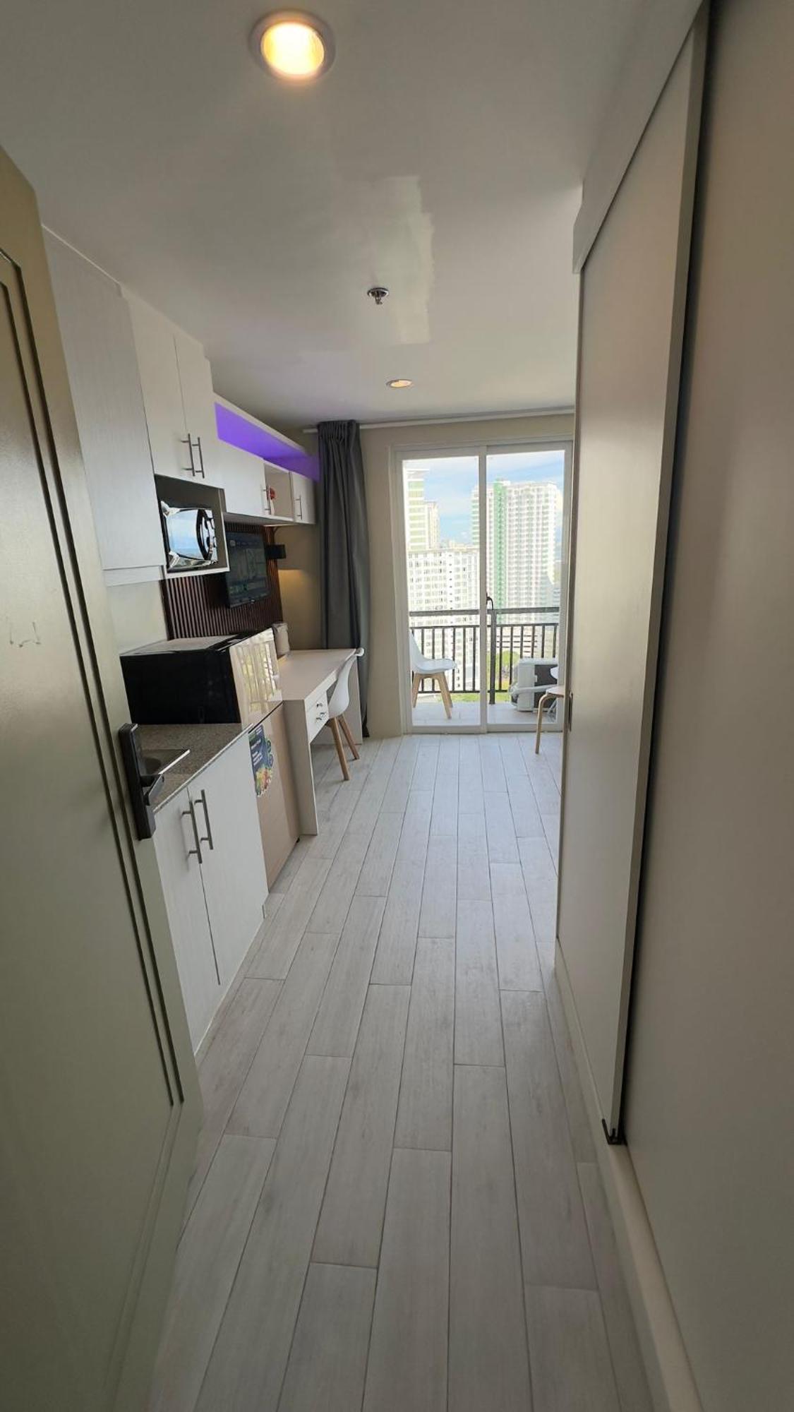Modern & Comfy Studio - Steps From Ayala Mall, Cebu City Ngoại thất bức ảnh