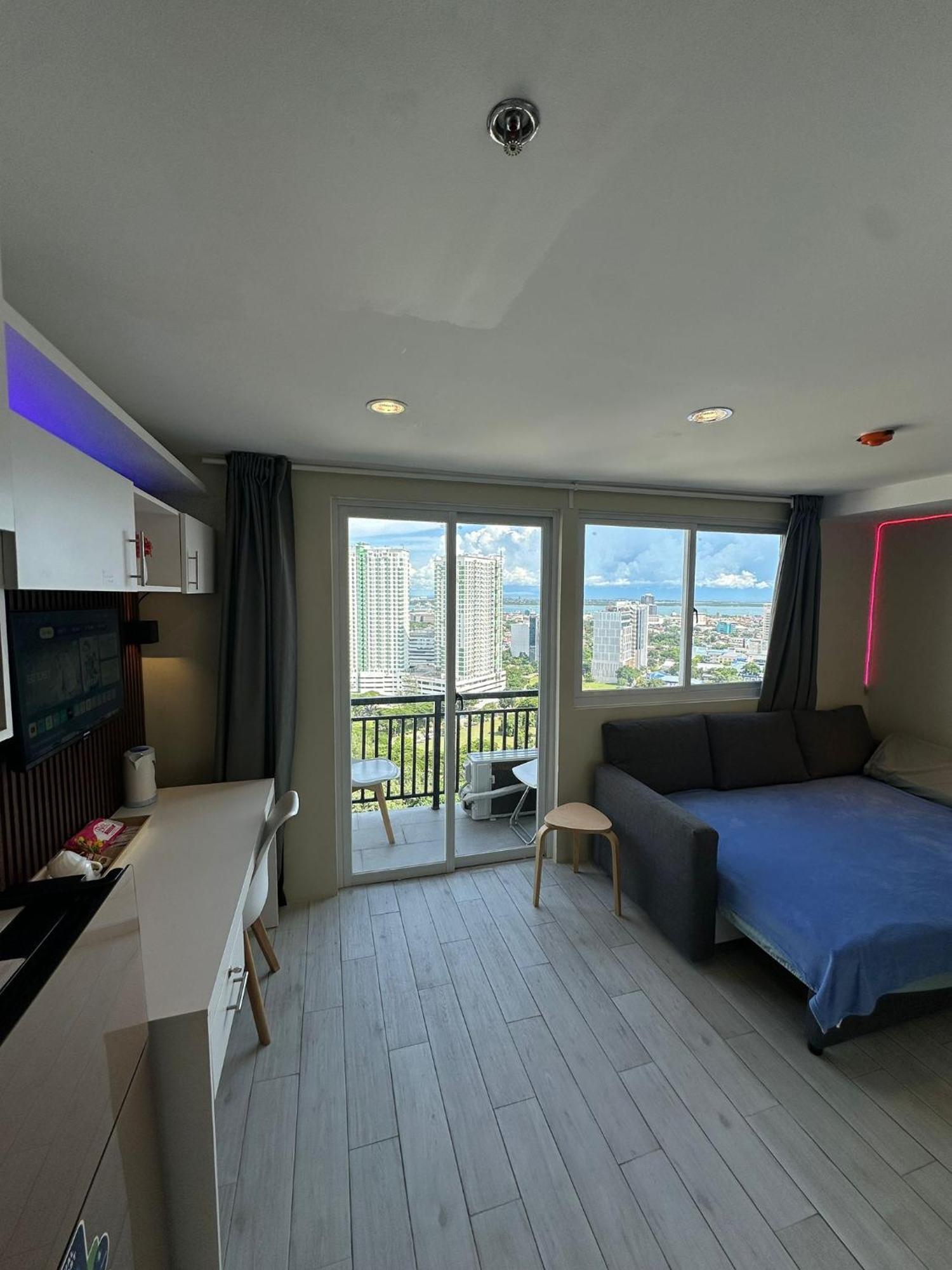 Modern & Comfy Studio - Steps From Ayala Mall, Cebu City Ngoại thất bức ảnh